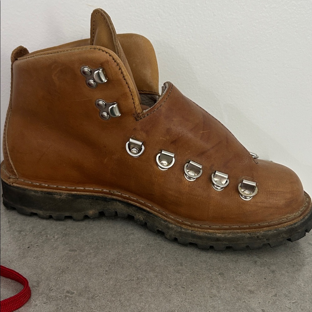 Danner Mountain Light Cascade Leather Hiking Boots with Red Laces - Picture 7 of 11